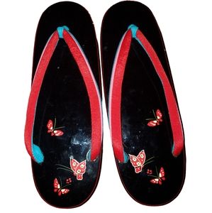 Size 9.5 Geta Sandals Wood Lacquer Black/Red Butterfly print